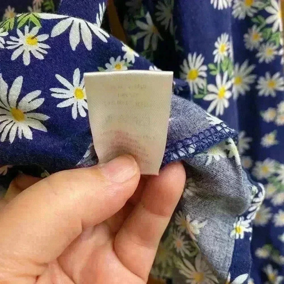 Altar’d State Navy Blue Balloon Sleeve Button Crop Top with White Flowers Size M - Picture 10 of 14